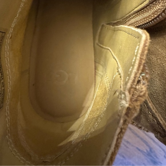 UGG Women's Leahy ankle boot in chestnut suede. Western block Heel Bootie - Picture 5 of 13